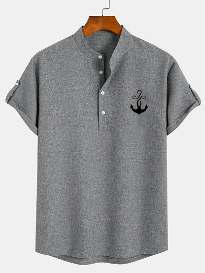 Camisa elegante de manga corta y cuello alto
