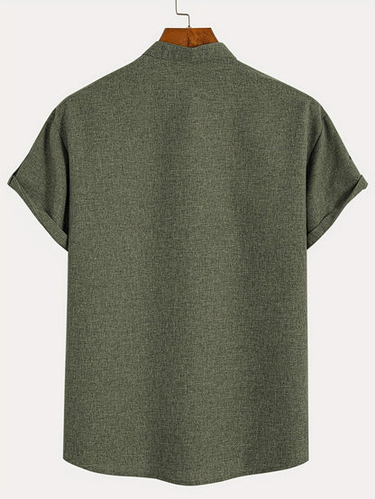Camisa elegante de manga corta y cuello alto