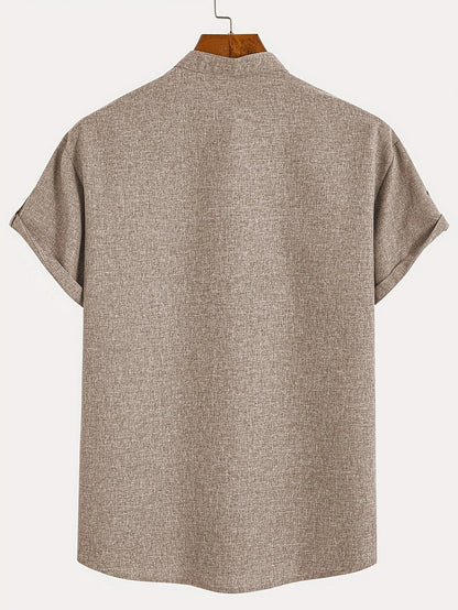 Camisa elegante de manga corta y cuello alto