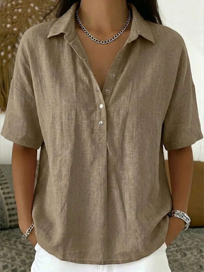 Blusa con cuello y detalle de botones