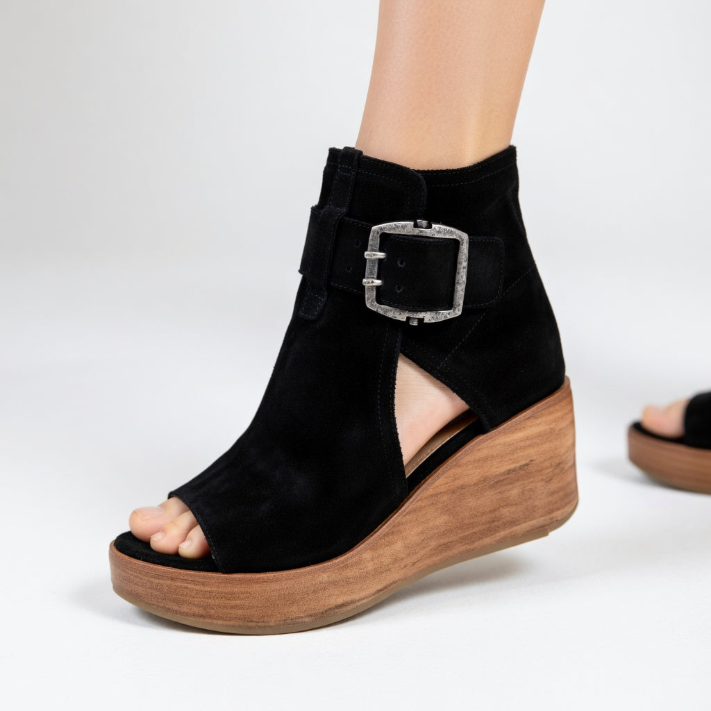 Botines con cuña y puntera abierta de estilo moderno