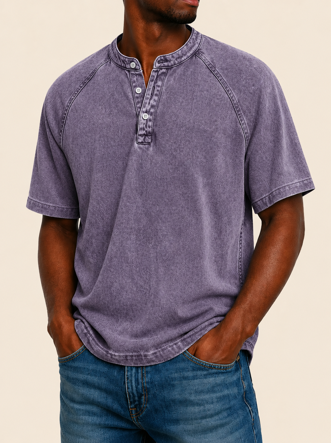 Camisa vintage abotonada para hombre.