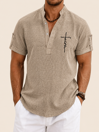 Camisa elegante de manga corta y cuello alto