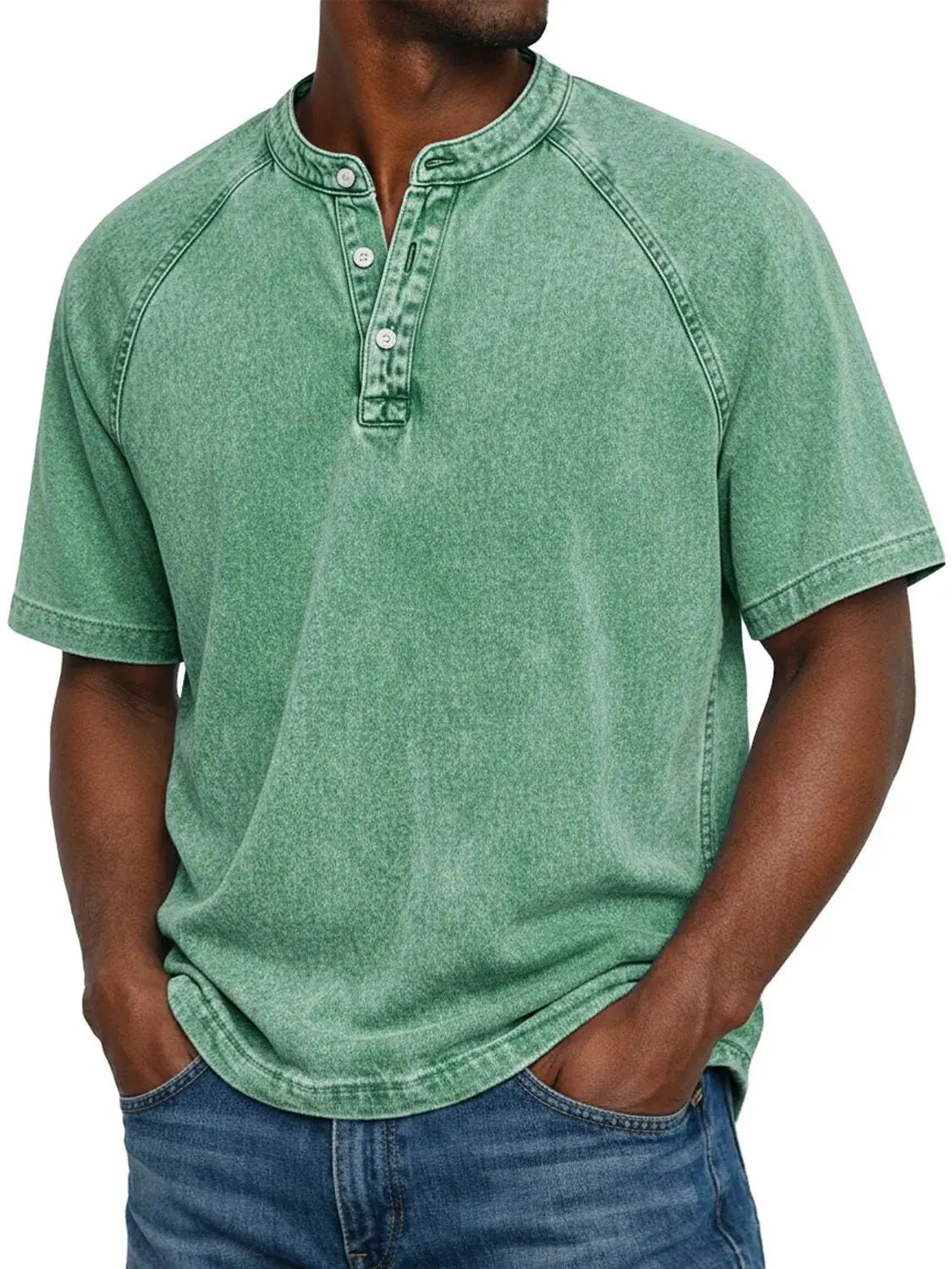 Camisa vintage abotonada para hombre.