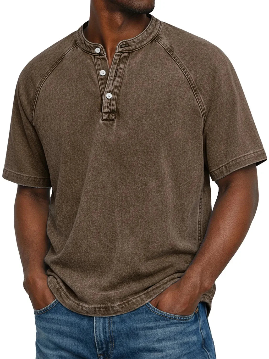 Camisa vintage abotonada para hombre.