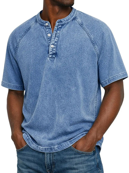 Camisa vintage abotonada para hombre.