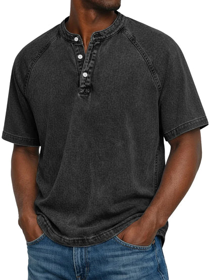 Camisa vintage abotonada para hombre.