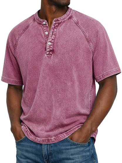 Camisa vintage abotonada para hombre.